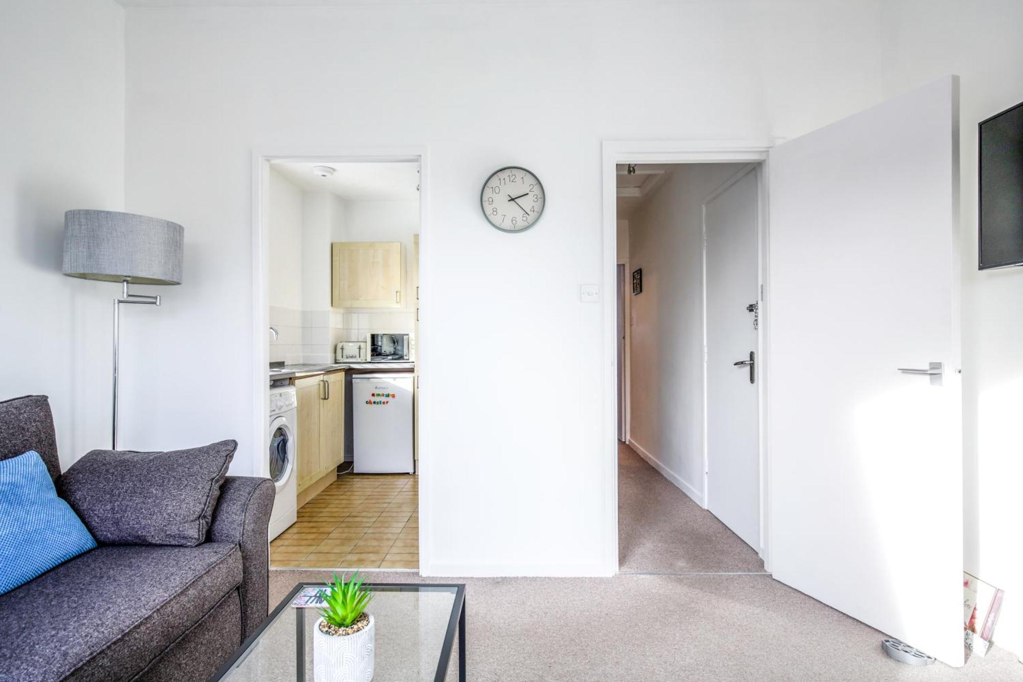 Chester Stays - Best Value Apartment With Free Parking In The Heart Of Честер Экстерьер фото