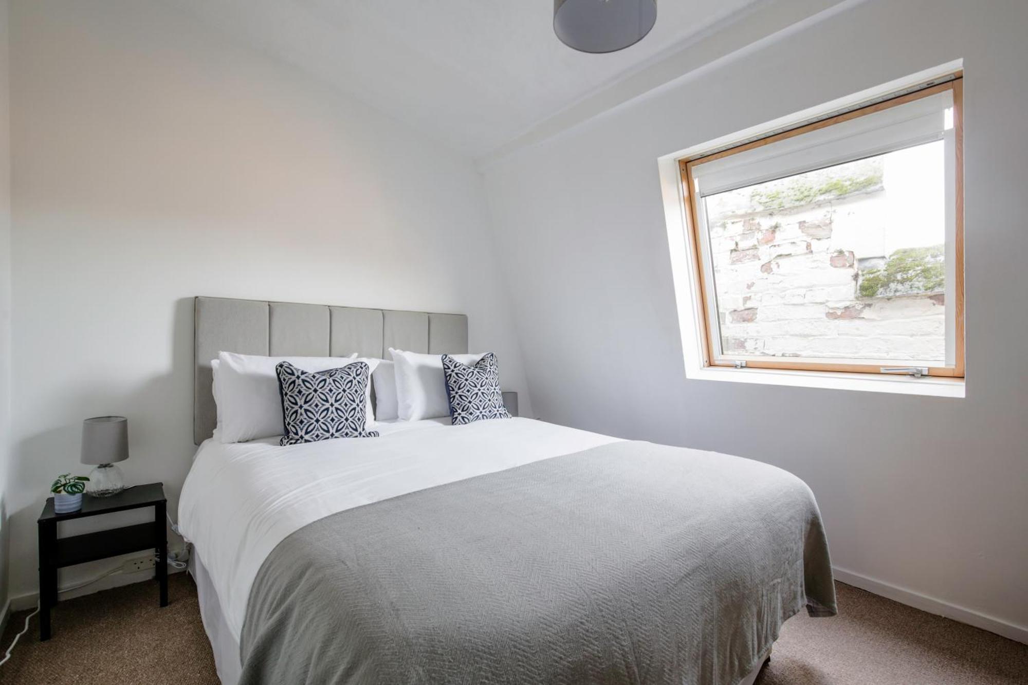 Chester Stays - Best Value Apartment With Free Parking In The Heart Of Честер Экстерьер фото