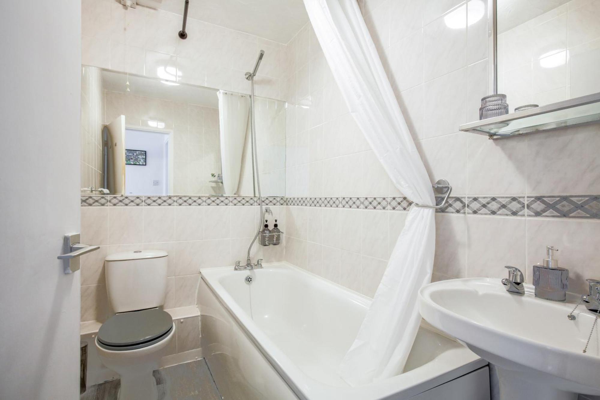 Chester Stays - Best Value Apartment With Free Parking In The Heart Of Честер Экстерьер фото