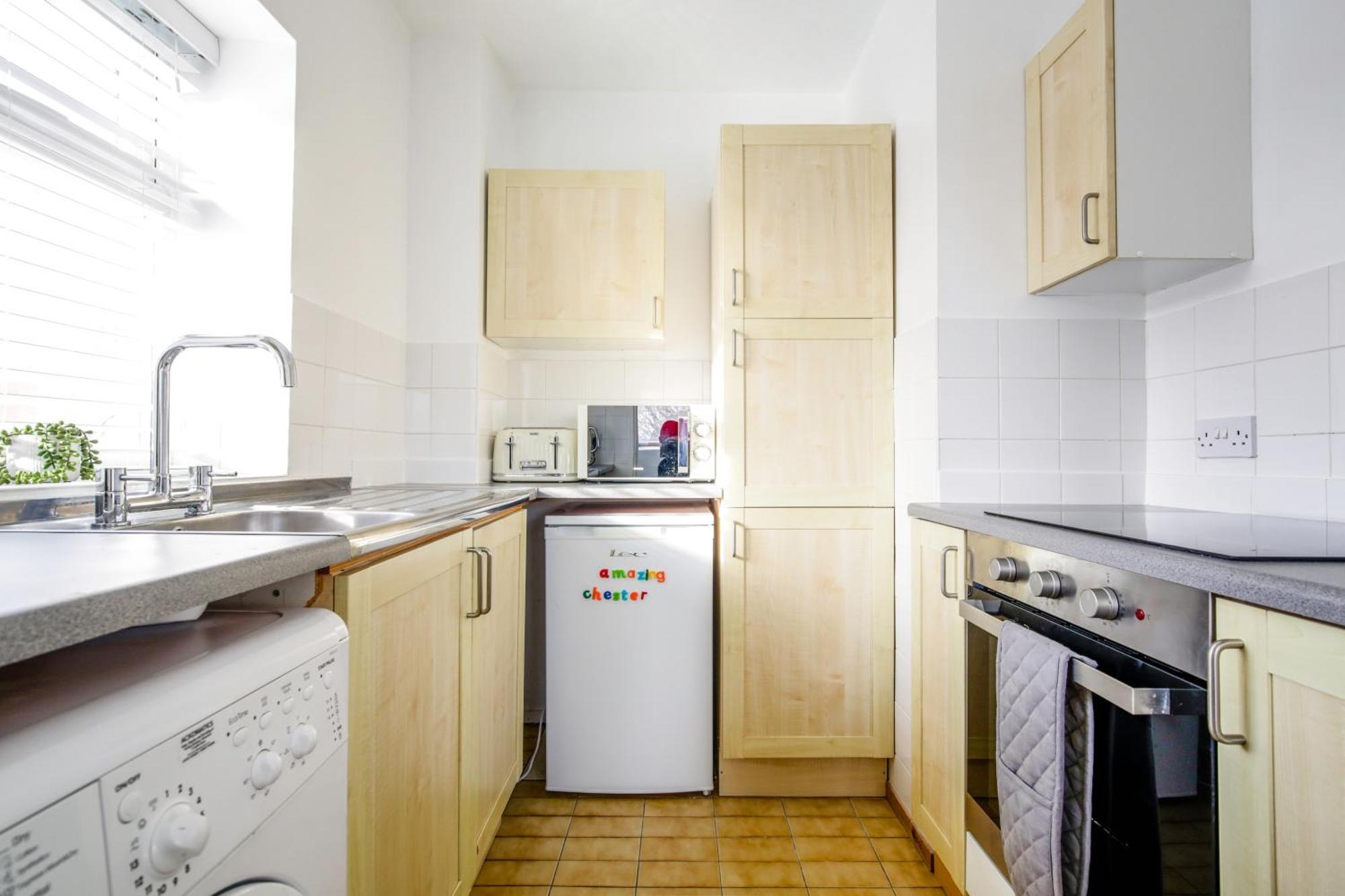 Chester Stays - Best Value Apartment With Free Parking In The Heart Of Честер Экстерьер фото